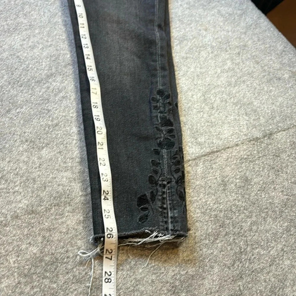 Levi's 711 Skinny  in Washed Black, Size 26. Great Leg Detail! - Picture 5 of 11